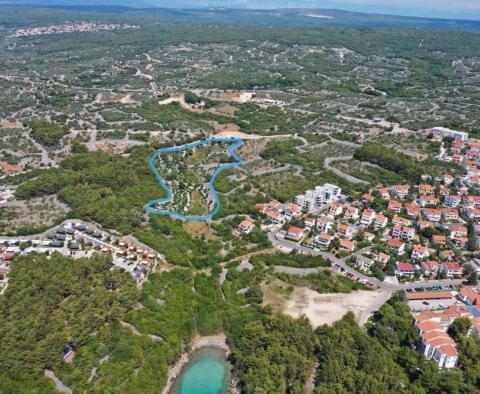 Prodej pozemku na ostrově Krk jen 200 metrů od pláží - zóna T2 - 18541 m2. celkem 