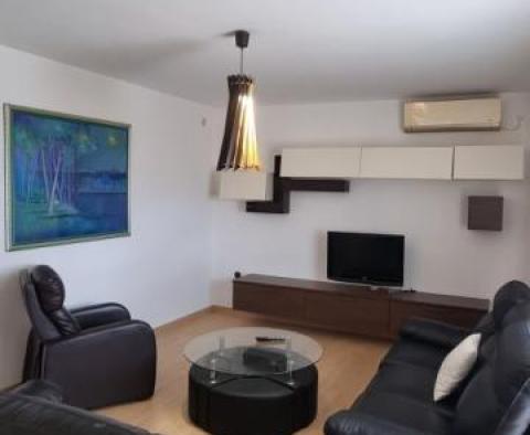 Three-bedroom apartment with swimming pool in Novi Vinodolski, with sea views - pic 8