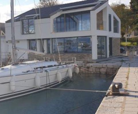 Bâtiment en bord de mer avec restaurant sur la Riviera de Crikvenica à côté de la marina de luxe - pic 32