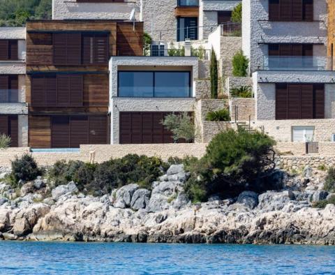 Jedna ze sedmi nových plážových vil na prodej v oblasti Šibenik v uzavřeném luxusním kondominiu - pic 37