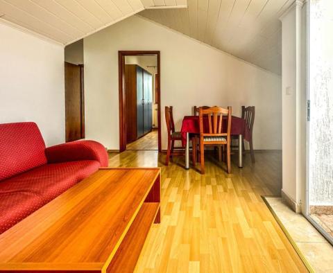 Appartement avec vue imprenable sur la mer et prix incroyablement bas à Njivice, Omišalj - pic 4