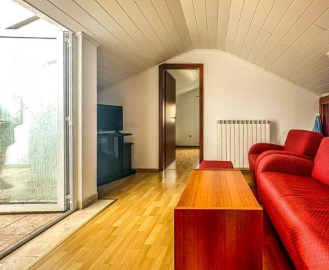 Appartement avec vue imprenable sur la mer et prix incroyablement bas à Njivice, Omišalj - pic 5