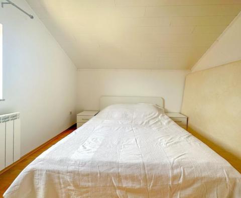 Appartement avec vue imprenable sur la mer et prix incroyablement bas à Njivice, Omišalj - pic 7