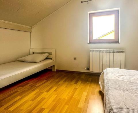 Appartement avec vue imprenable sur la mer et prix incroyablement bas à Njivice, Omišalj - pic 9