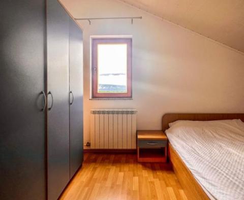 Appartement avec vue imprenable sur la mer et prix incroyablement bas à Njivice, Omišalj - pic 10