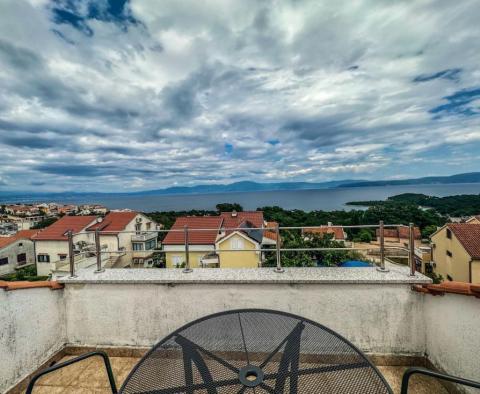Lakás lenyűgöző kilátással a tengerre és fantasztikusan alacsony áron Njivice városában, Omišaljban - pic 13