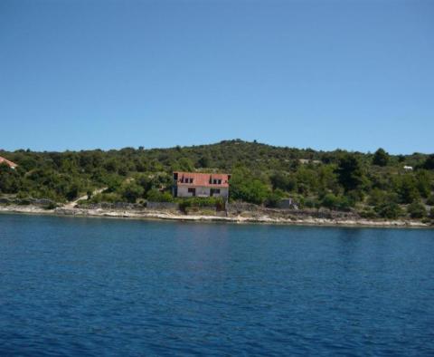Романтический изолированный дом на острове Дрвеник на 1-й линии моря с собственным причалом - фото 9