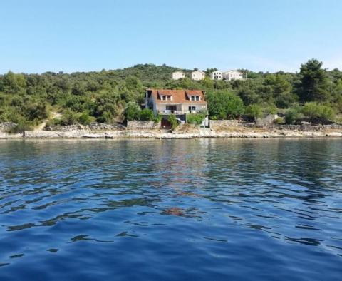 Романтический изолированный дом на острове Дрвеник на 1-й линии моря с собственным причалом - фото 16