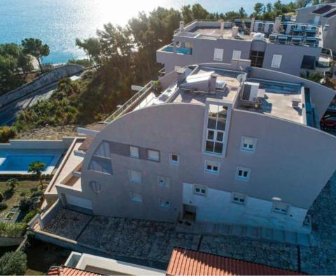 Incroyable propriété à Podstrana avec piscine propose 2 appartements de luxe - pic 6