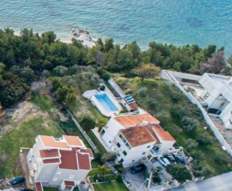 Incroyable propriété à Podstrana avec piscine propose 2 appartements de luxe - pic 13