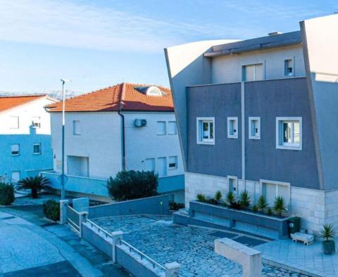 Tökéletes első vonalbeli apartman Podstranában - Split exkluzív külvárosában - pic 12