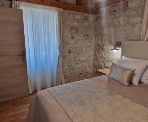 Magnificent villa in Kastel Sucurac only 50 meters from the sea - pic 30