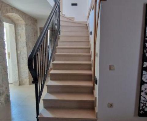 Magnificent villa in Kastel Sucurac only 50 meters from the sea - pic 34