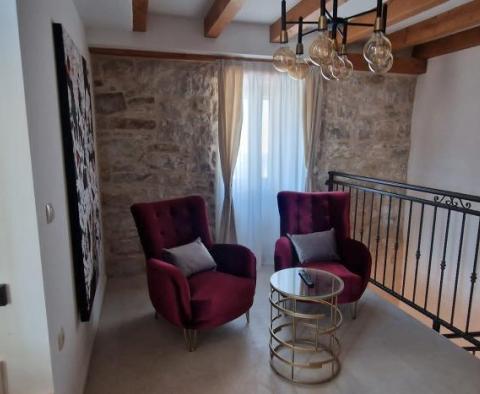 Magnificent villa in Kastel Sucurac only 50 meters from the sea - pic 35