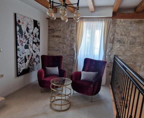 Magnificent villa in Kastel Sucurac only 50 meters from the sea - pic 36