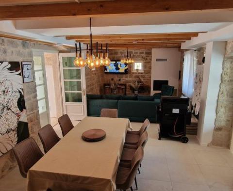 Magnificent villa in Kastel Sucurac only 50 meters from the sea - pic 37