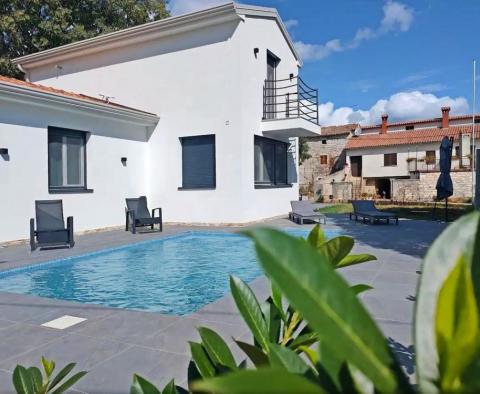 Villa avec piscine et aura merveilleuse dans la région de Porec - pic 2