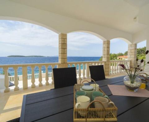 Villa à Korcula sur la 1ère ligne de mer avec une vue incroyable sur la mer et un quai privé pour les bateaux ! - pic 11