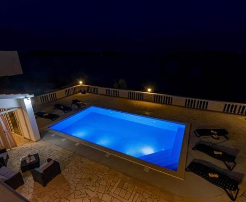 Villa à Korcula sur la 1ère ligne de mer avec une vue incroyable sur la mer et un quai privé pour les bateaux ! - pic 46