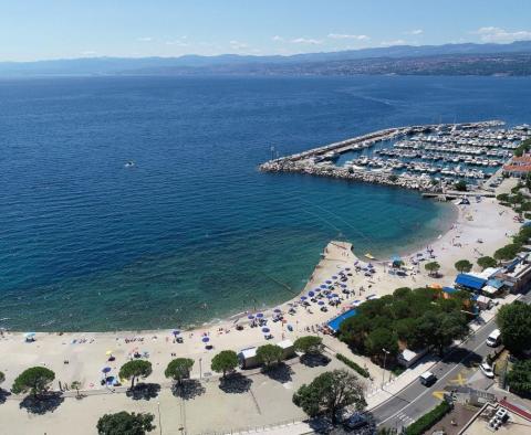 Luxusní rezidence v Ičići 100 metrů od moře nabízí několik apartmánů na prodej - pic 11