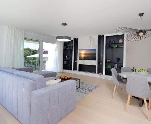 Luxusní rezidence v Ičići 100 metrů od moře nabízí několik apartmánů na prodej - pic 17