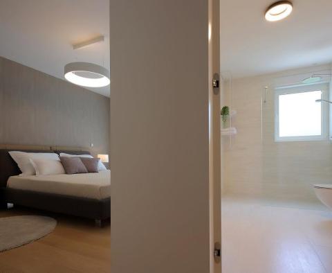Luxusní rezidence v Ičići 100 metrů od moře nabízí několik apartmánů na prodej - pic 33