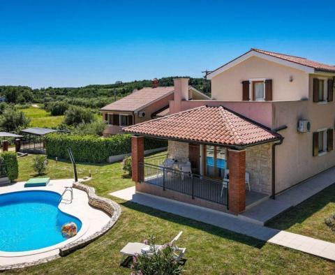 Complex of the three detached villas with swimming pool and garden in the vicinity of Poreč - pic 2