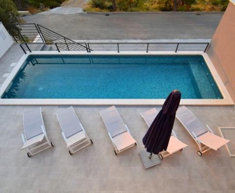 Nouvelle villa jumelée à Makarska avec piscine - pic 35