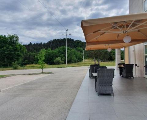 Resort, hôtel, restaurant, appartements, camp, complexe foncierT1, T2, T3 dans la région de Motovun - sur 32.227 m2 de terrain - pic 60