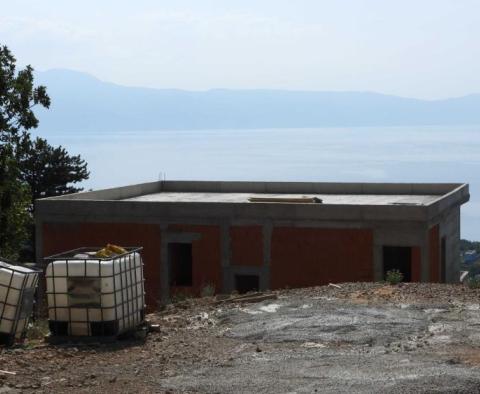Строящаяся современная вилла с панорамным видом на море и бассейном в Главани, Кострена - фото 19
