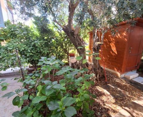 Wohnung im Erdgeschoss mit großem Garten 800 Meter vom Meer entfernt im beliebten Porec - foto 19