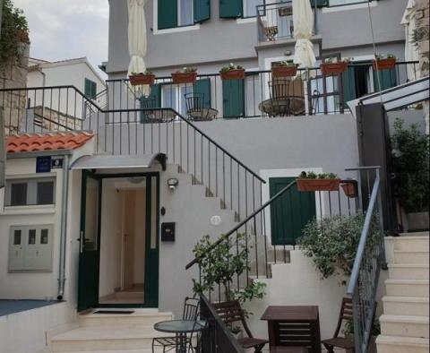Wonderful house in the centre of Split, Varos area, with sea views, only 150 meters from the sea! - pic 2