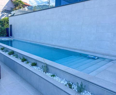 Unikátní luxusně zařízená nemovitost v centru Opatije s bazénem, 200 metrů od Lungomare, garáž, výhled na moře - pic 15