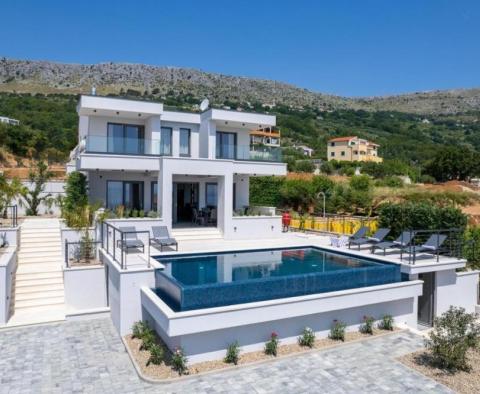 Remarkable modern villa near Split with panoramic sea views - pic 2