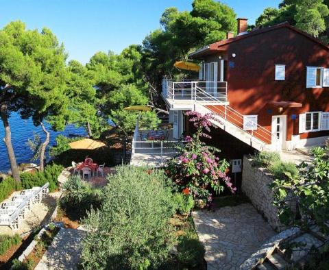 Haus direkt am Meer mit 3 Wohnungen, Terrassen und Privatstrand in Ciovo, Trogir - foto 23