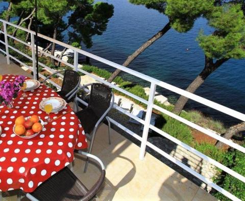 Haus direkt am Meer mit 3 Wohnungen, Terrassen und Privatstrand in Ciovo, Trogir - foto 25