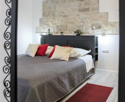 Luxuriös renovierte Wohnung im Diokletianpalast von Split – ideal zum Mieten - foto 13