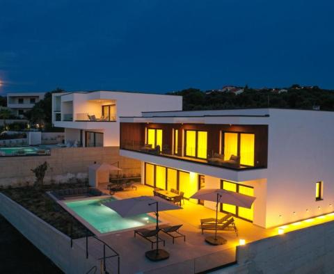 An exceptional modern villa with a swimming pool on Pag island, Novalja area - pic 8