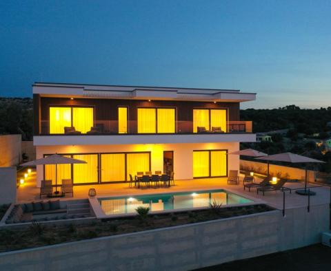 An exceptional modern villa with a swimming pool on Pag island, Novalja area - pic 11