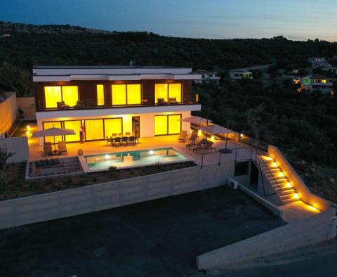 An exceptional modern villa with a swimming pool on Pag island, Novalja area - pic 12