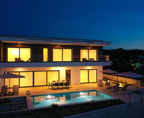 An exceptional modern villa with a swimming pool on Pag island, Novalja area - pic 14
