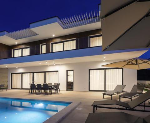 An exceptional modern villa with a swimming pool on Pag island, Novalja area - pic 15