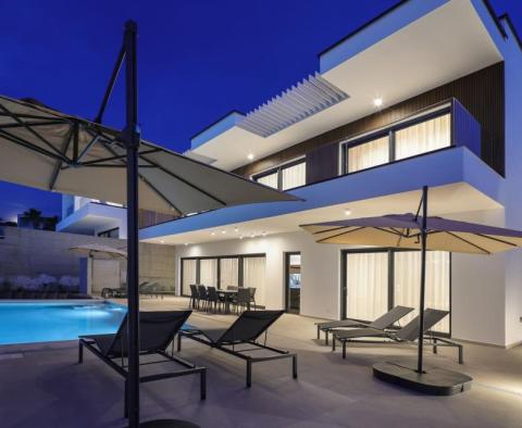 An exceptional modern villa with a swimming pool on Pag island, Novalja area - pic 16