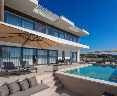 An exceptional modern villa with a swimming pool on Pag island, Novalja area - pic 17