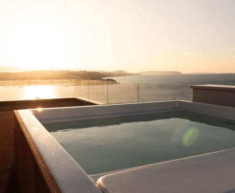 Luxusní vila na špičkovém místě nedaleko Splitu, s výhledem na moře - pic 5