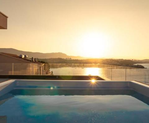 Luxusvilla kiváló helyen, Split közelében, tengerre néző kilátással - pic 19