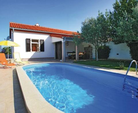 Villa en pierre rénovée avec piscine à Marcana 