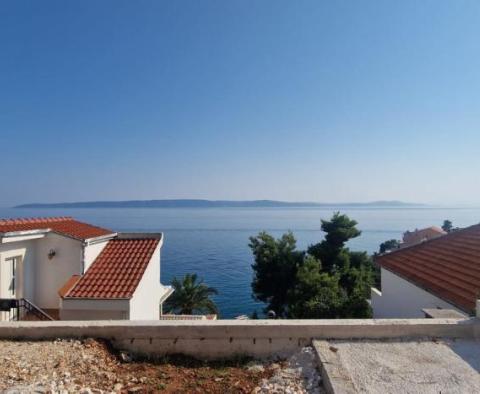 Nouveau complexe d'appartements à Ciovo avec piscine, à 50 mètres de la mer 