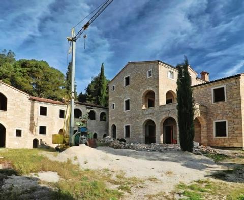 Wunderschöne Steinvilla in der Gegend von Rovinj, ein unübertroffenes Anwesen 