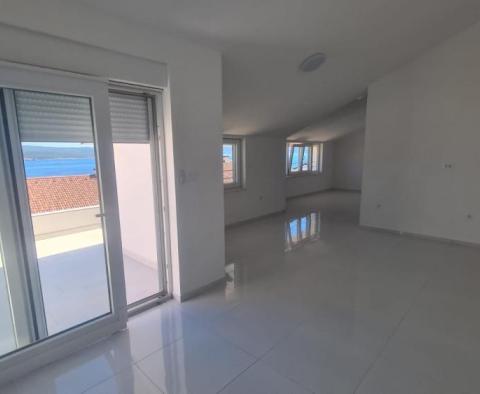 Apartment in a new building with a sea view in Crikvenica - pic 8